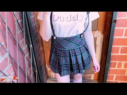 ❤️ 女學生深深地吸吮她的雞巴並亂搞而不是上課。 ☑ 自製色情 在我們 ❌❤